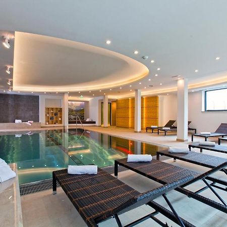 Hotel Lukas Fiss Bagian luar foto