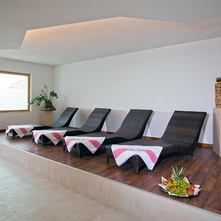 Hotel Lukas Fiss Bagian luar foto