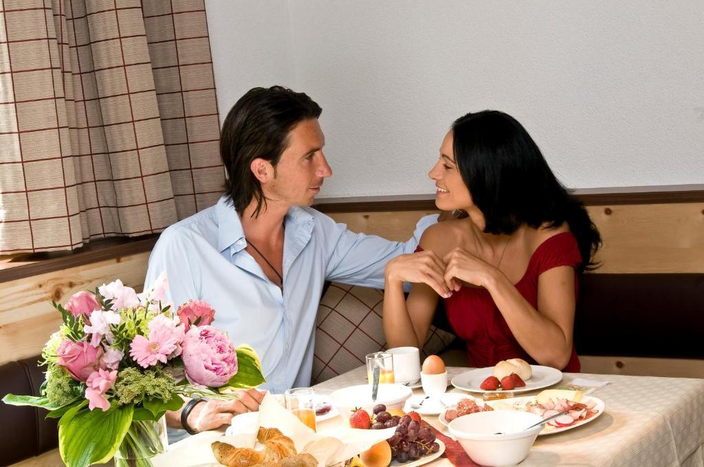 Hotel Lukas Fiss Bagian luar foto