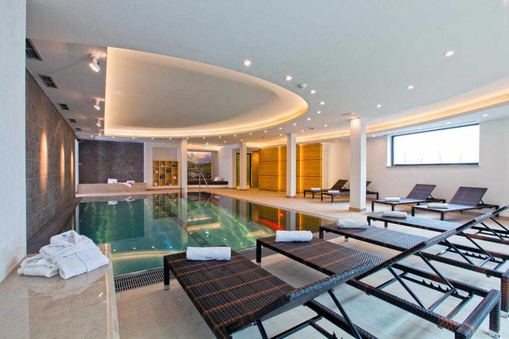 Hotel Lukas Fiss Bagian luar foto