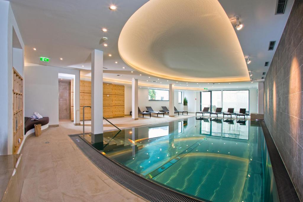 Hotel Lukas Fiss Bagian luar foto