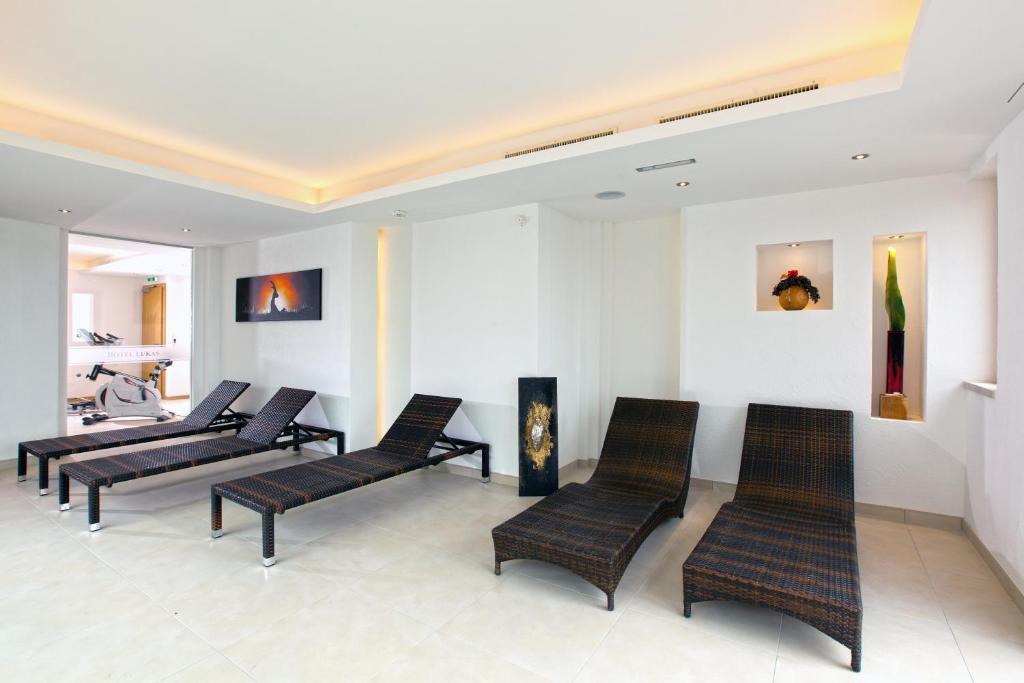 Hotel Lukas Fiss Bagian luar foto