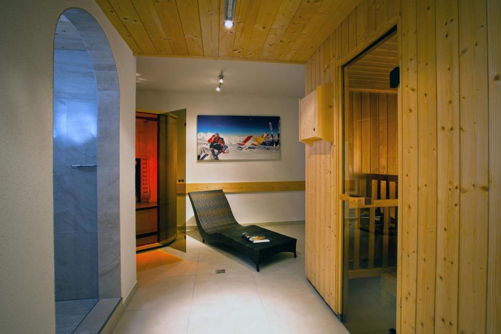 Hotel Lukas Fiss Bagian luar foto