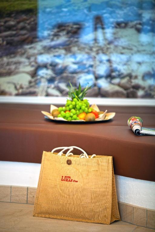 Hotel Lukas Fiss Bagian luar foto