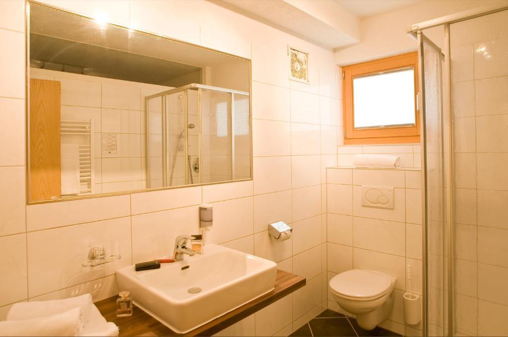 Hotel Lukas Fiss Bagian luar foto