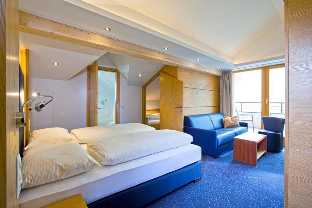 Hotel Lukas Fiss Bagian luar foto